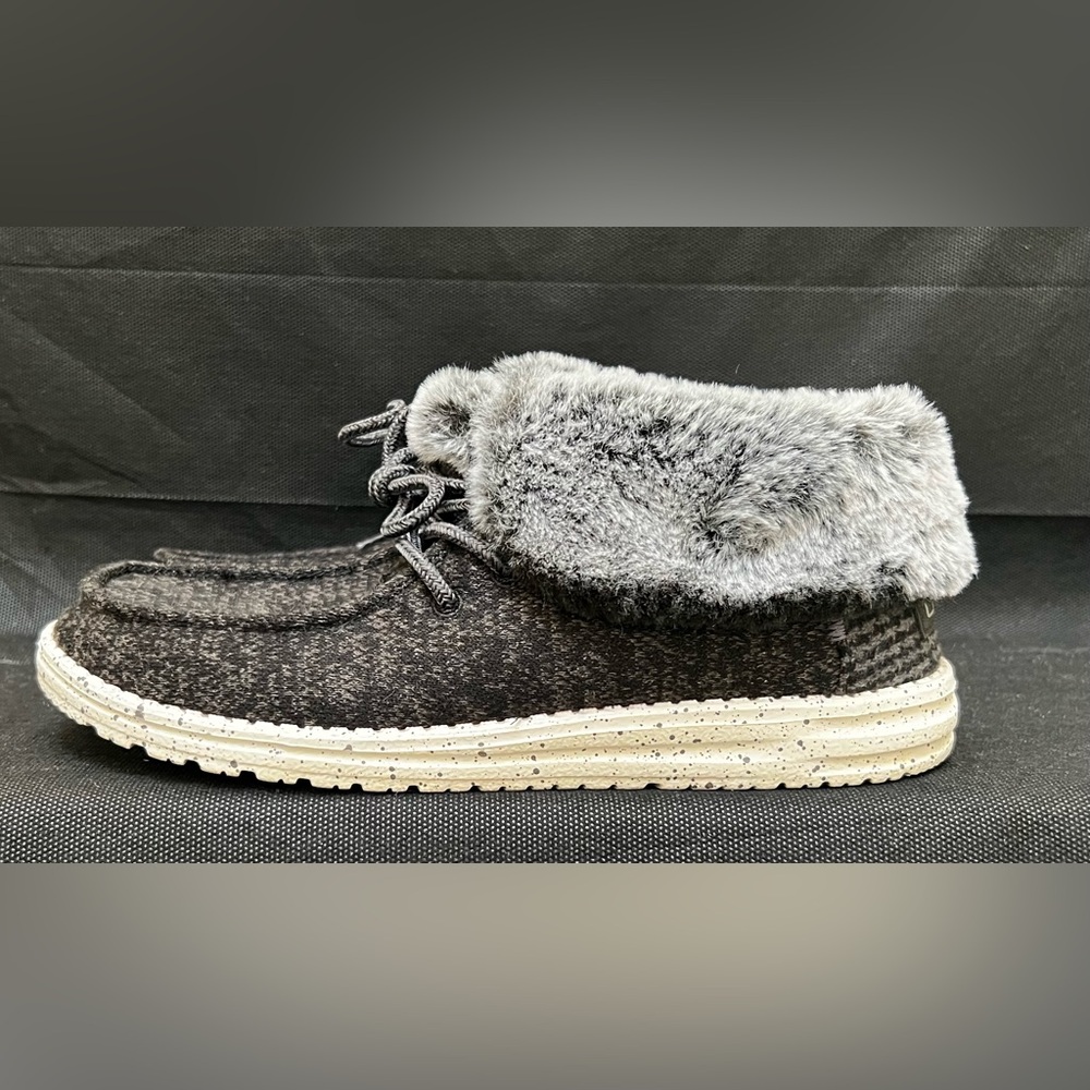 Hey Dude Britt Womens Size 7 Shoes Black Faux Fur Lined Ankle Bootie Preowned